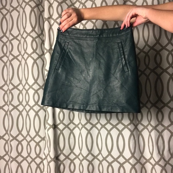 Dark green leather Forever 21 mini skirt - Picture 3 of 4